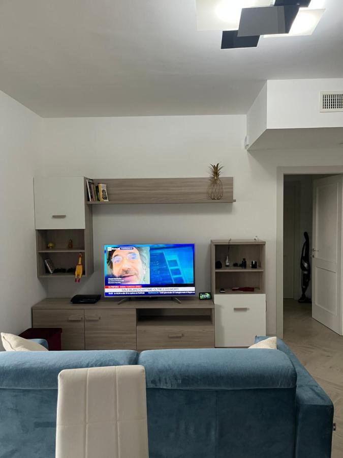 Monolocale Bicocca Apartment Milan Luaran gambar